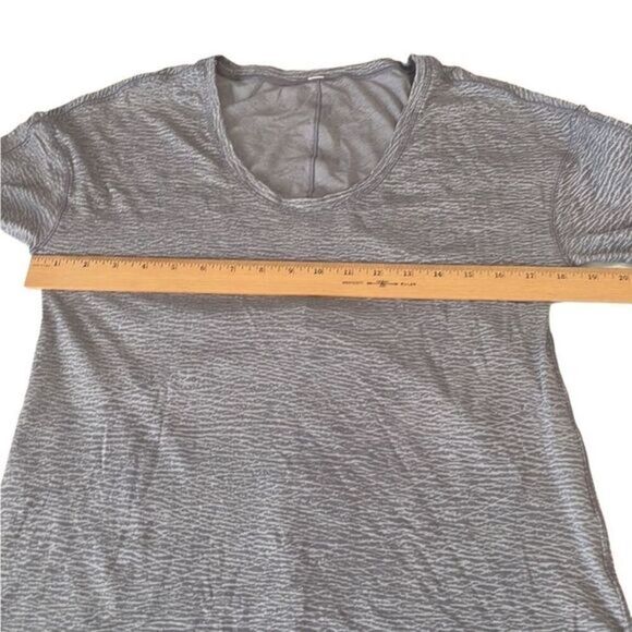 Lululemon Gray‎ Round Neck Thumb Holes Long Sleeves Running Pullover Top Size M - Picture 9 of 9